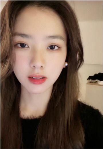 有纹身的网红女吃瓜