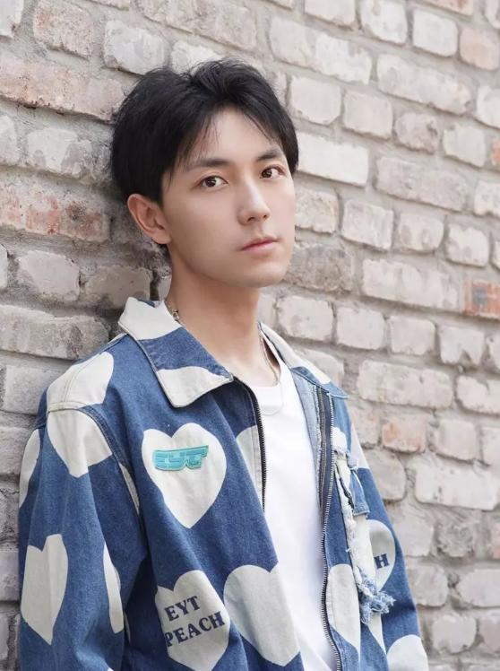 吃瓜三个男网红是谁,揭秘“吃瓜三巨头”网红背后的故事”