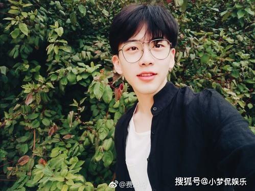 抖音网红晨曦姐姐吃瓜